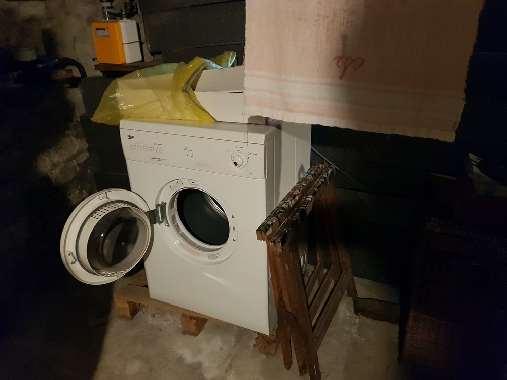 machine à laver dans cave